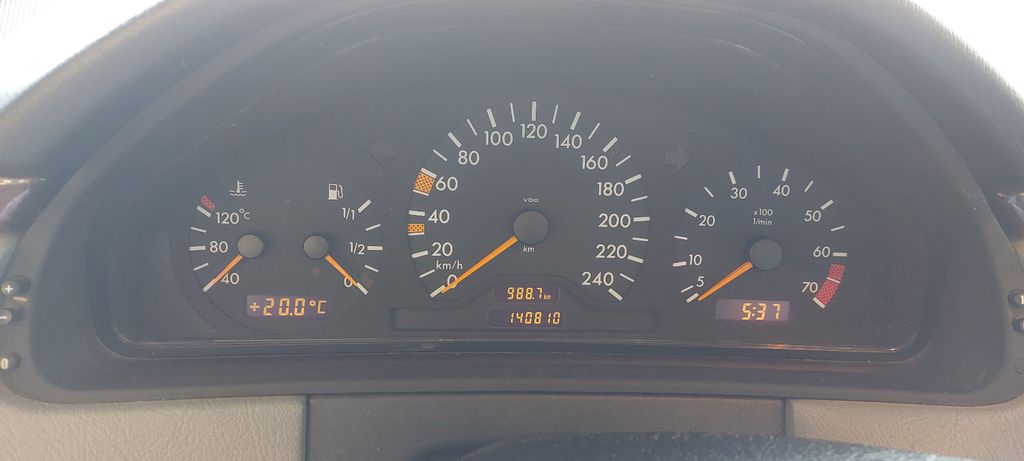 Mercedes-Benz E 200