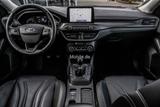 Ford Focus 1,5 EcoBoost Vignale Turnier Navi Pano RFK - Ford Focus Vignale mit Benzin-Antrieb