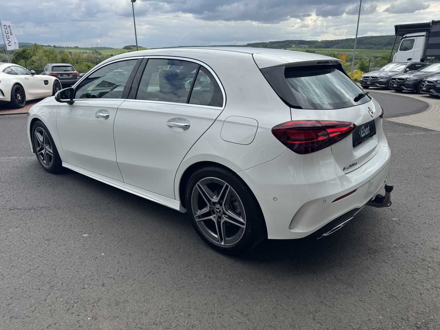 Fahrzeugabbildung Mercedes-Benz A 200d AMG+AHK+Ambiente+RFK+MBUX+LED+IHC