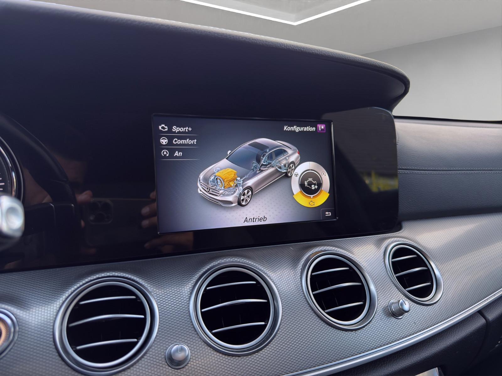 Mercedes-Benz E 220d AMG 9G SHD MULTIB NAVI TOTW CAM TEMP