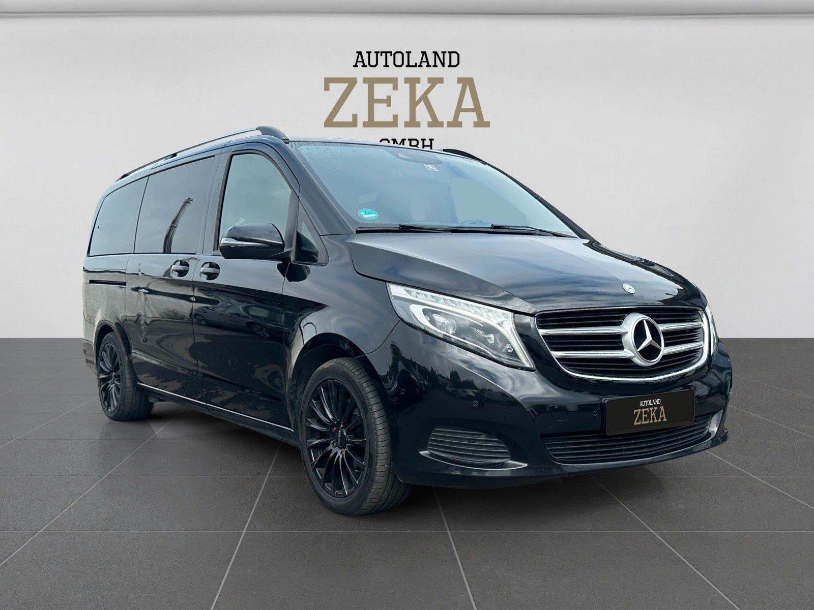 Mercedes V 220 - 1