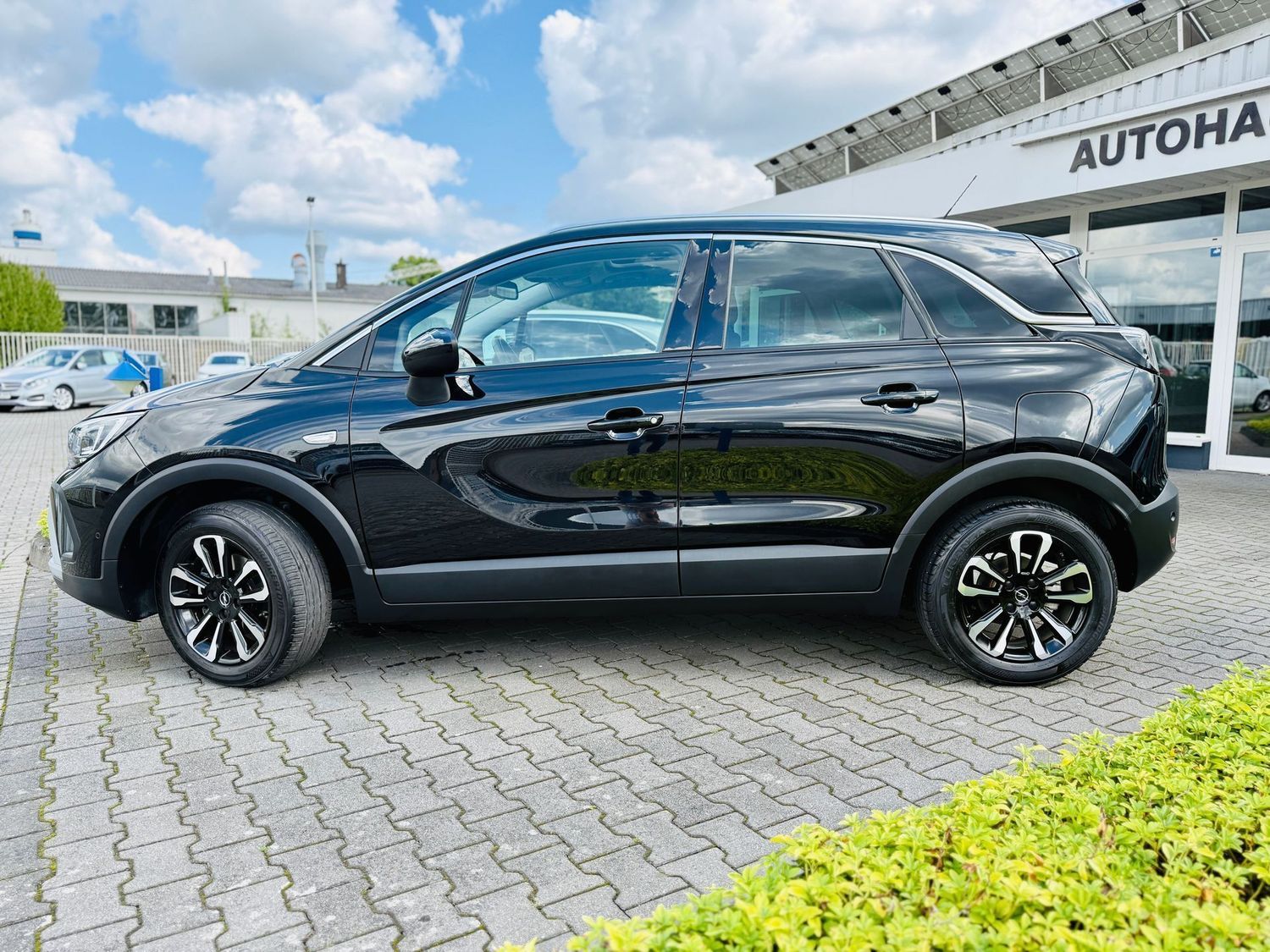 Fahrzeugabbildung Opel Crossland X 1,2 T ELEG., Navi, Panod, LED, RFK,