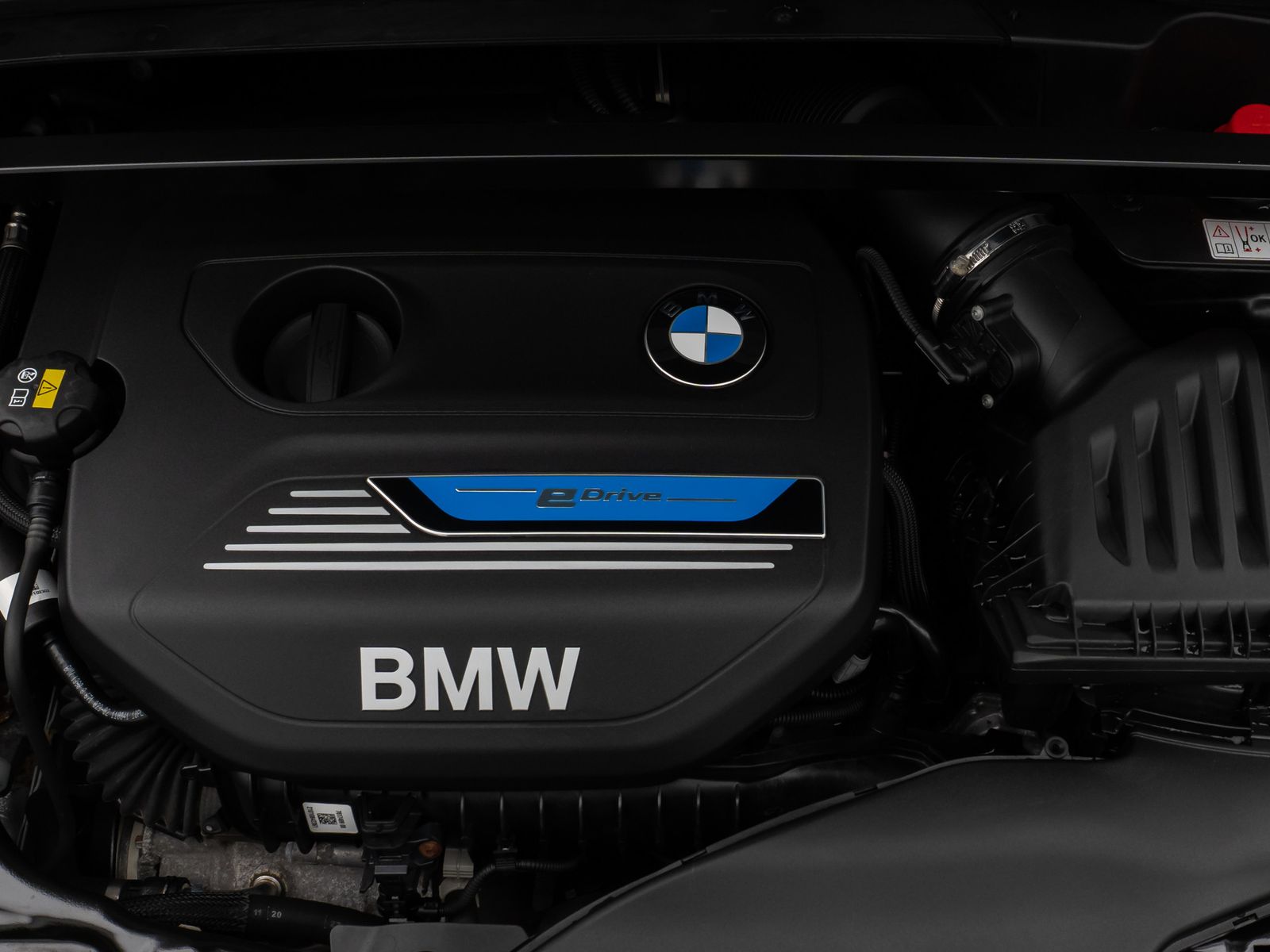 Fahrzeugabbildung BMW X1 xD25e xLine Panorama Kamera HUD DAB H/K AHK