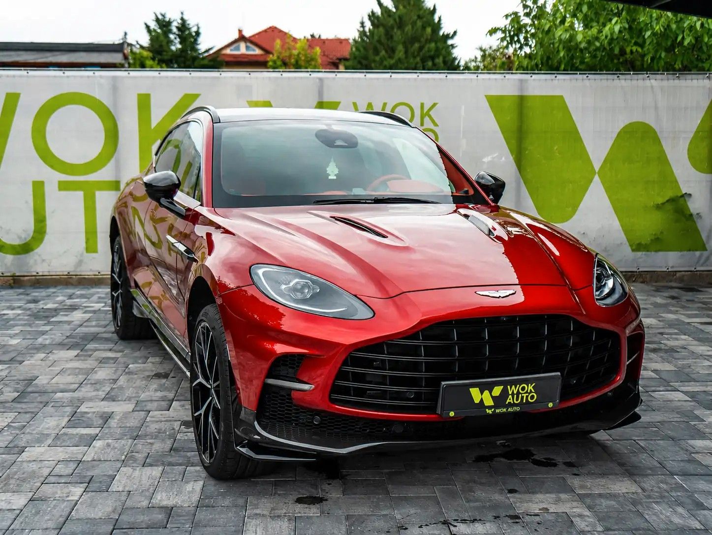 ASTON MARTIN DBX