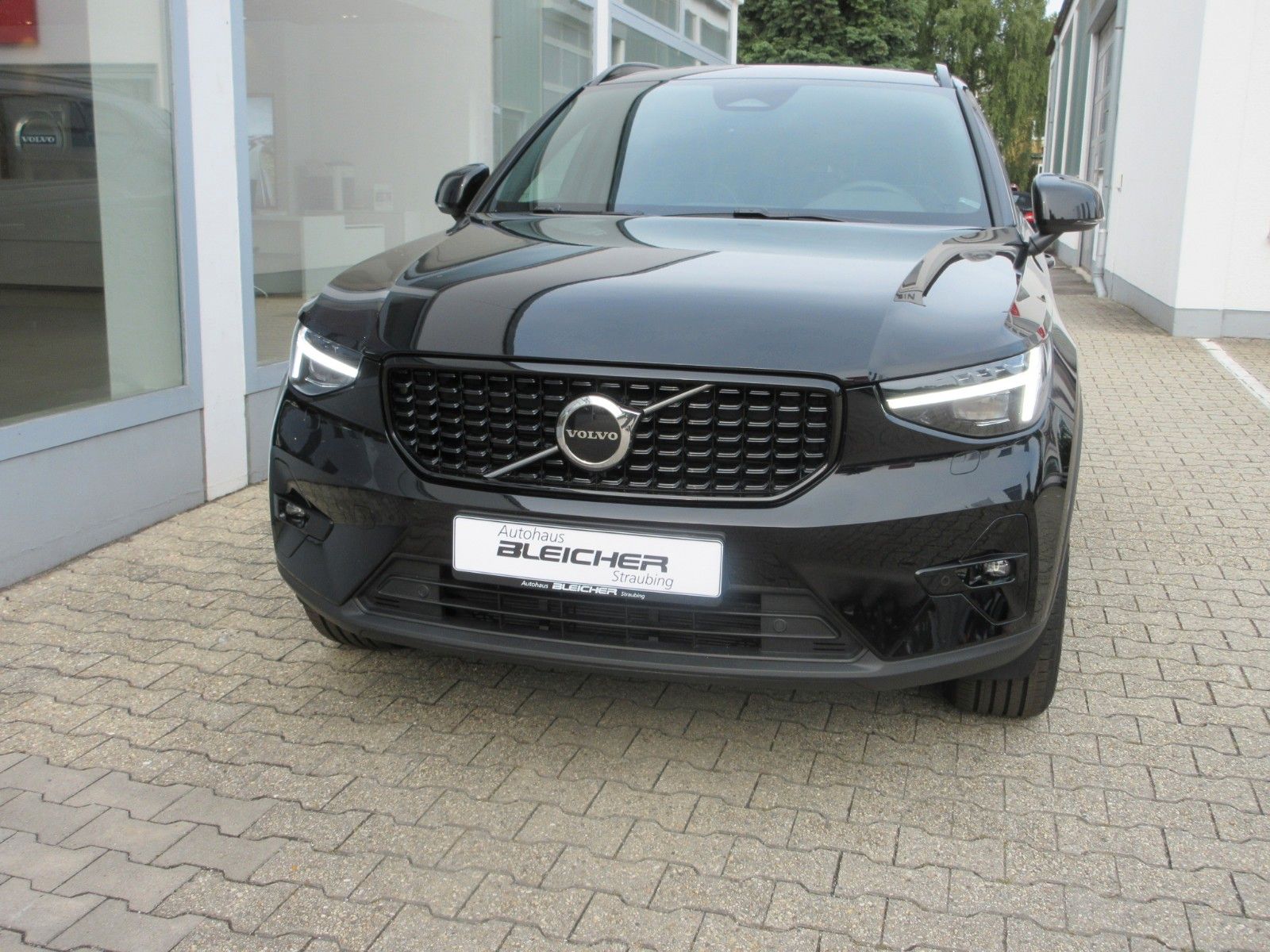 Fahrzeugabbildung Volvo XC 40 Plus Dark 2WD