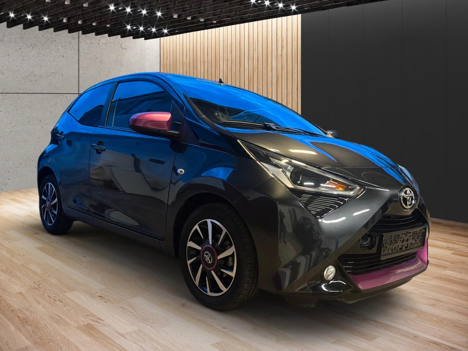 Toyota Aygo AYGO x-clusiv CABRIO +4917620600444