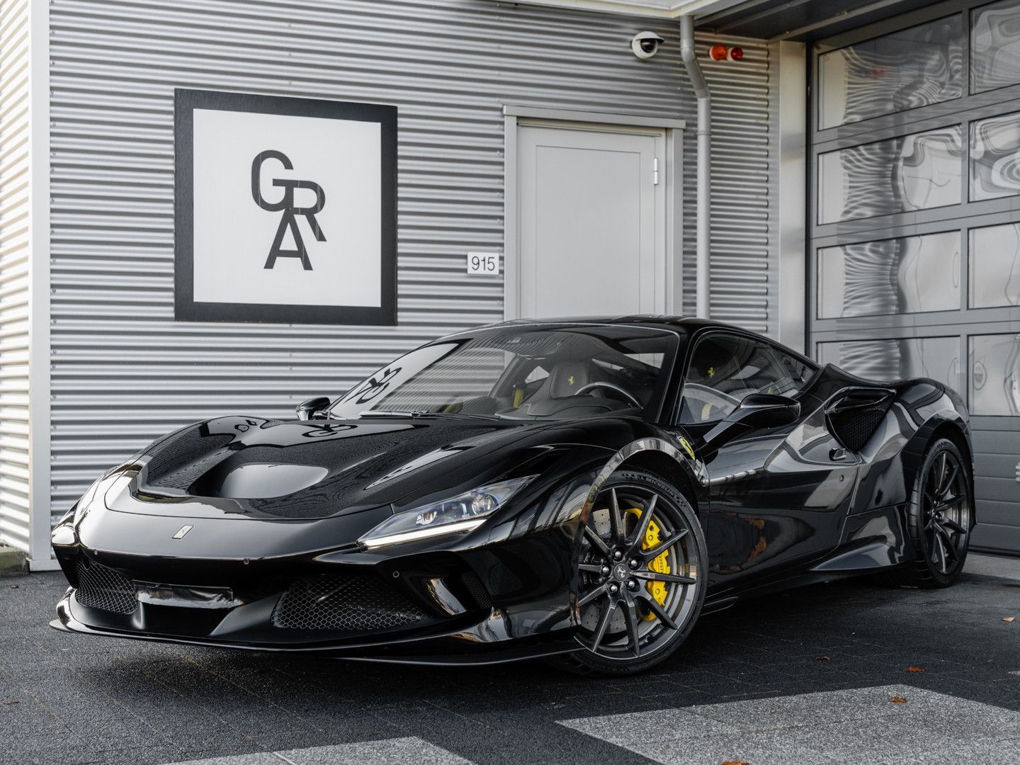 FERRARI F8