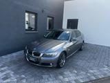 BMW 325i xDrive Automatik/Navi/Leder - graue BMW 325