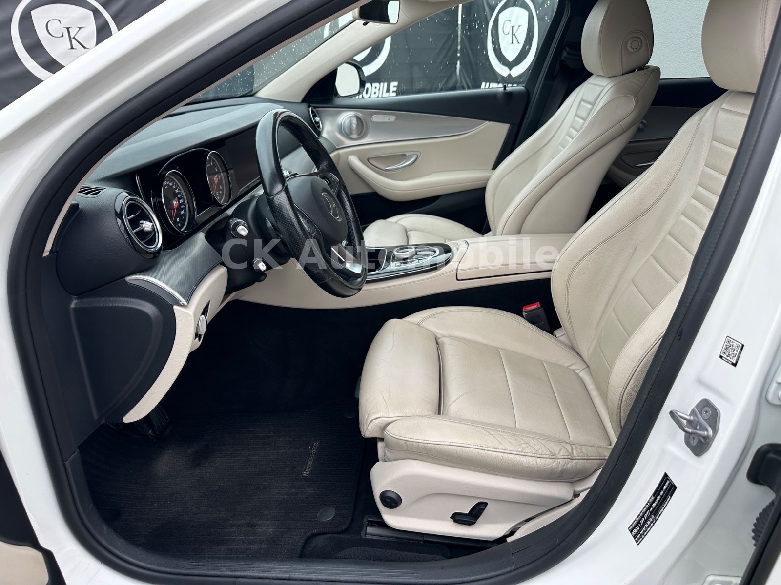 Fahrzeugabbildung Mercedes-Benz E 300 Lim. AMG-Line/Navi/Leder/Kamera/Burmester