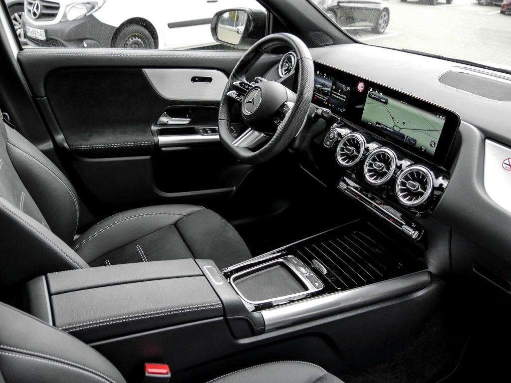 Mercedes-Benz GLA 200 AMG-Sport Pano AHK MLB Night Distr Ambi foto 4