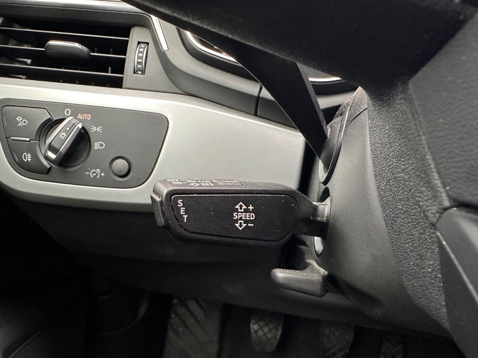 Fahrzeugabbildung Audi A4 Avant 2.0 TDI BiXenon/GRA/Navi/PDC/eHeck