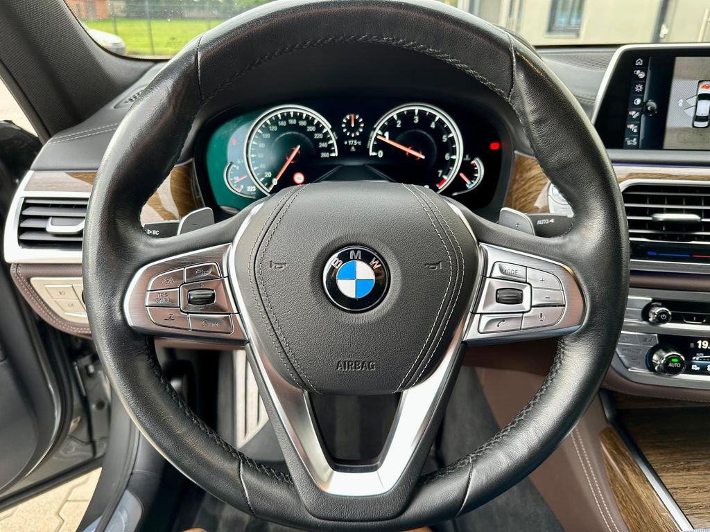 BMW 750 8