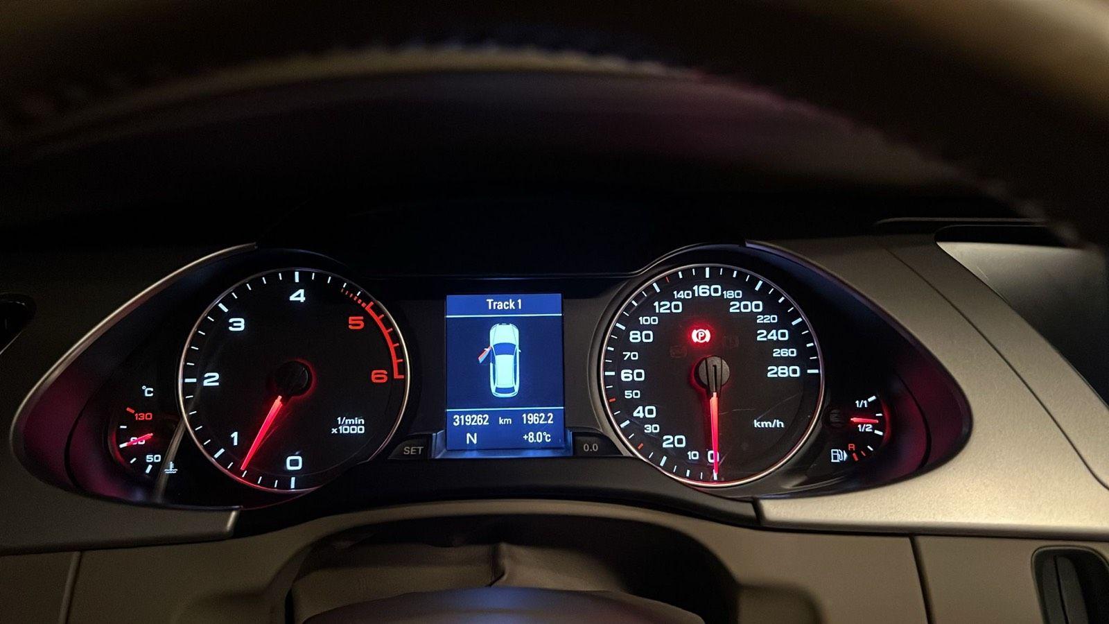 Audi A4 2008 — interior