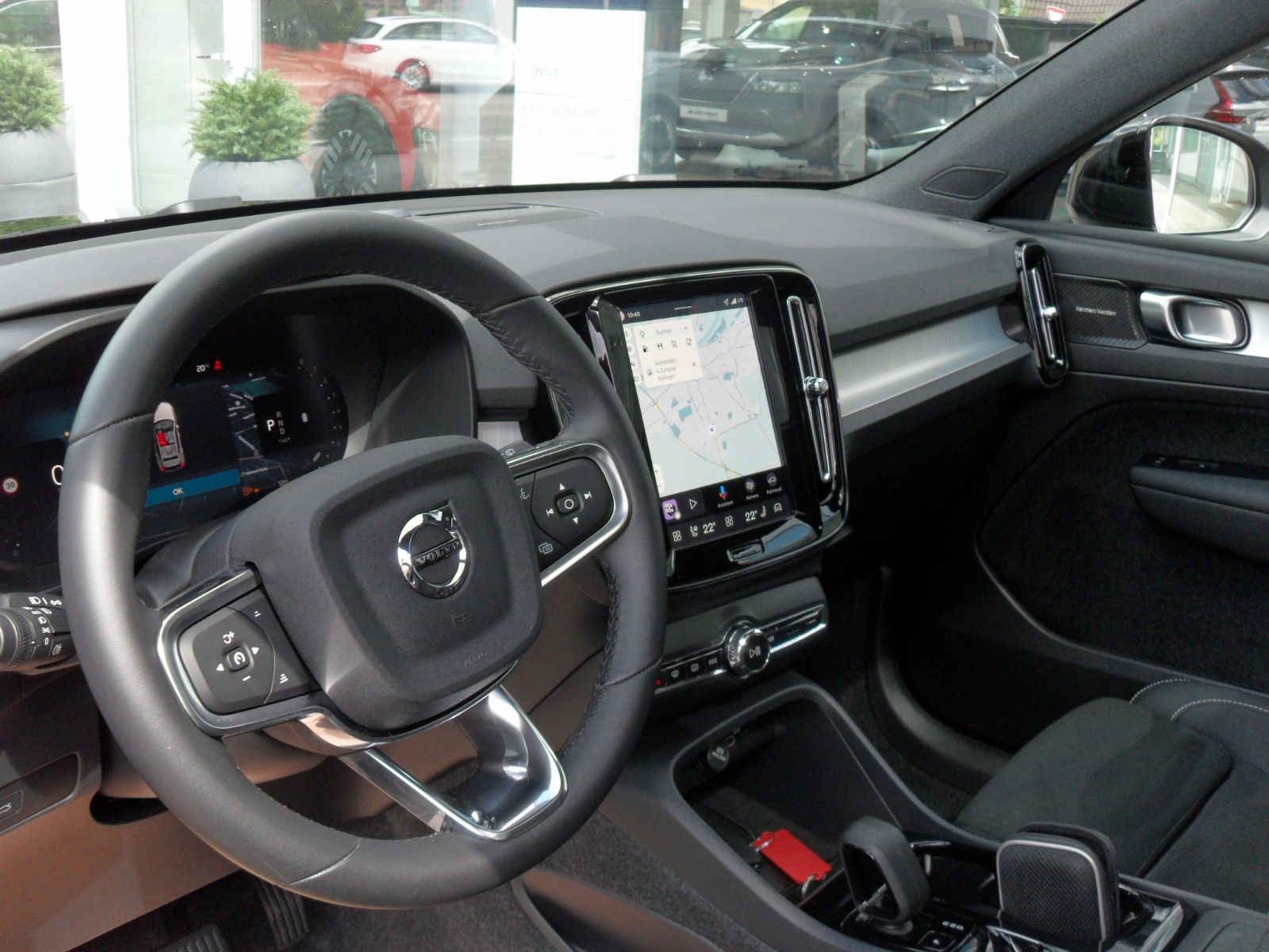 Fahrzeugabbildung Volvo XC 40 Plus Black Edition | PD | LED | ACC