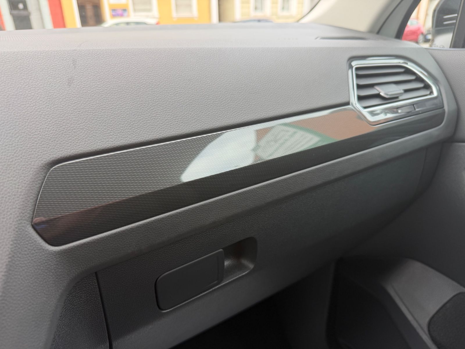 Fahrzeugabbildung Volkswagen Tiguan R-LINE 4Motion LED NAVI KAM. ACC SCHECKH.