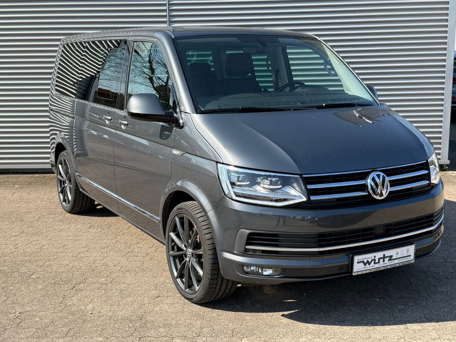 Fahrzeugabbildung Volkswagen T6 Transporter Bus Multivan Highline