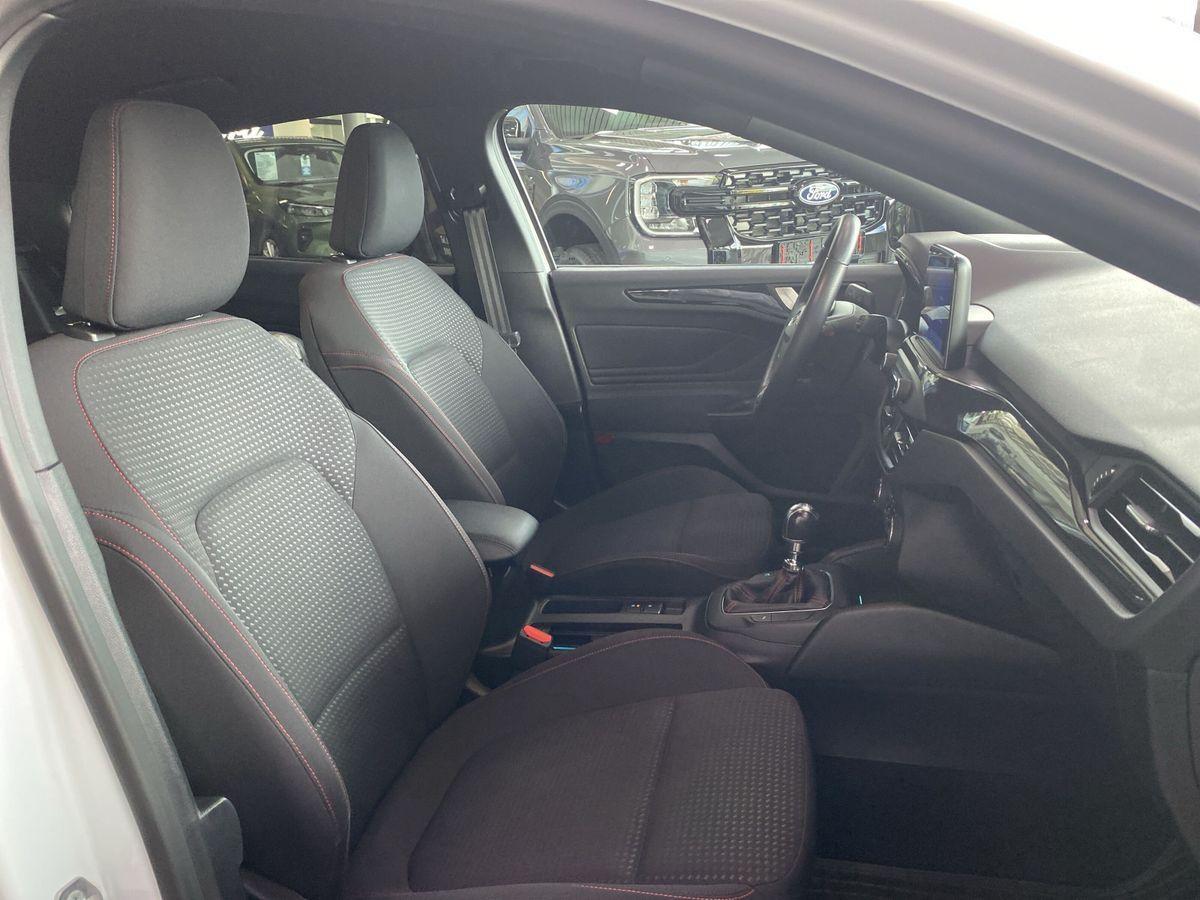 Ford Focus St-Line / Winterpaket/LED/Navi/PDC/CarPlay
