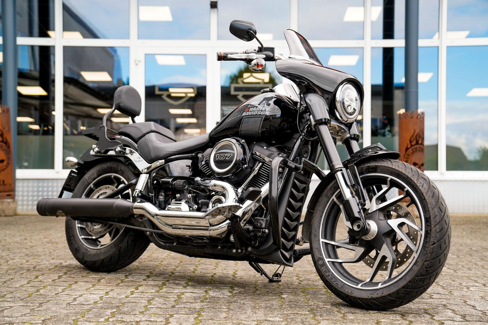Fahrzeugabbildung Harley-Davidson FLSB Sport Glide 107 cui - Jekill & Hyde