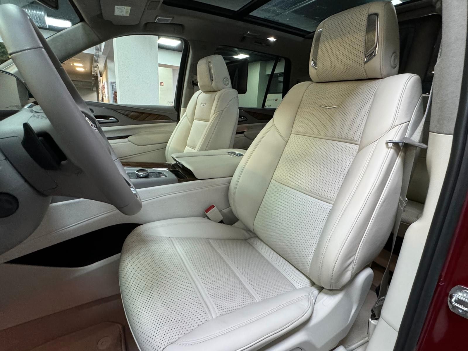 Fahrzeugabbildung Cadillac ESCALADE SPORT-PLATINUM 6.2 V8 -NIGHT VISiON 3 J