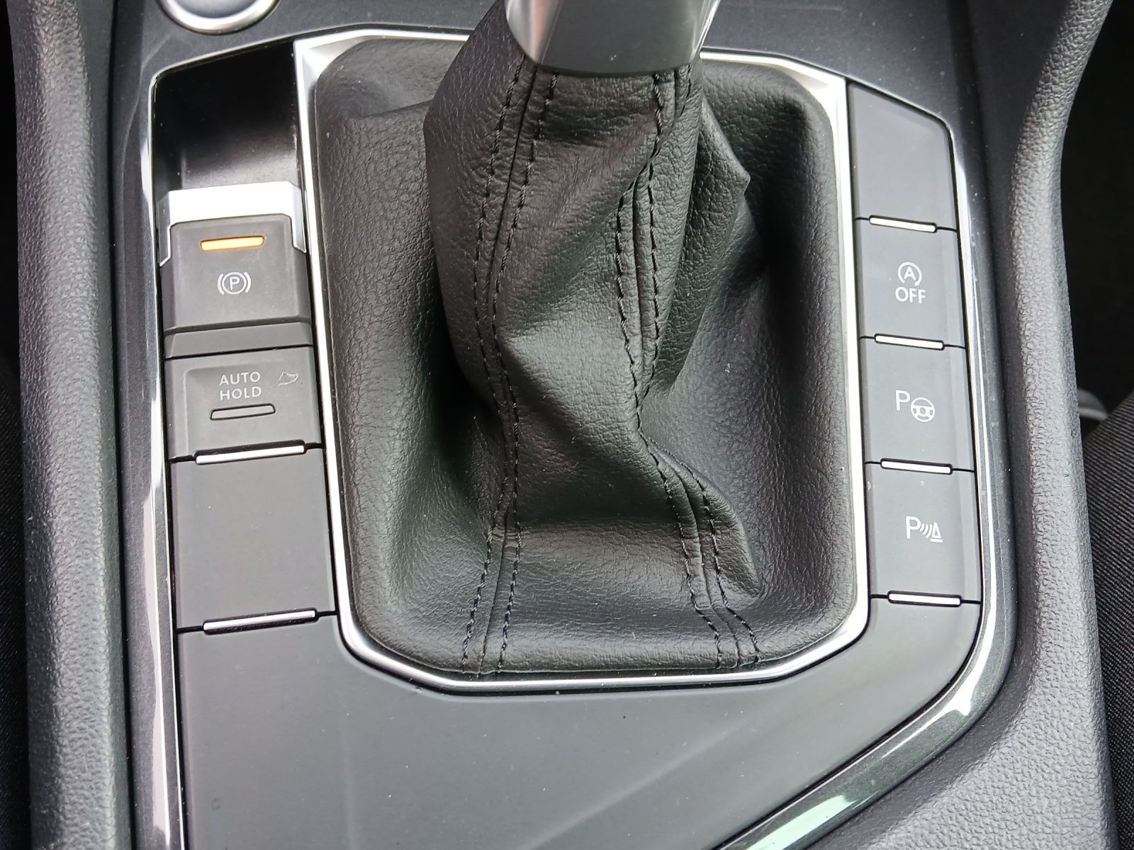 Fahrzeugabbildung Volkswagen Tiguan TSI Elegance DSG Matrix AHK Navi AID ACC