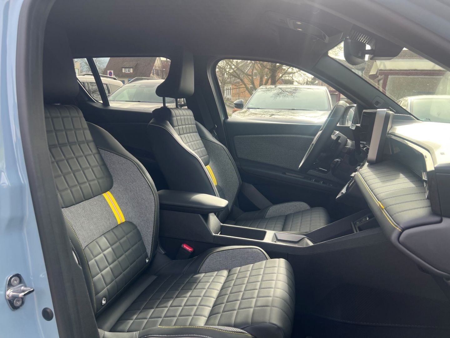 Fahrzeugabbildung Renault 4 Electric 150 Comfort Range Iconic 400 km Reich
