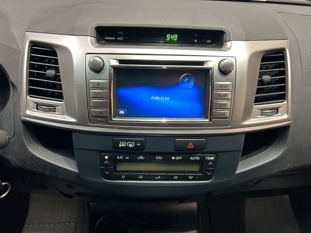 Toyota Hilux Double Cab 3.0 d 4x4 *AHK*DACHTRÄGER*NAVI*