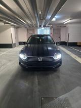 Volkswagen Passat | Automatik | ACC | LED | Navi | TÜV neu