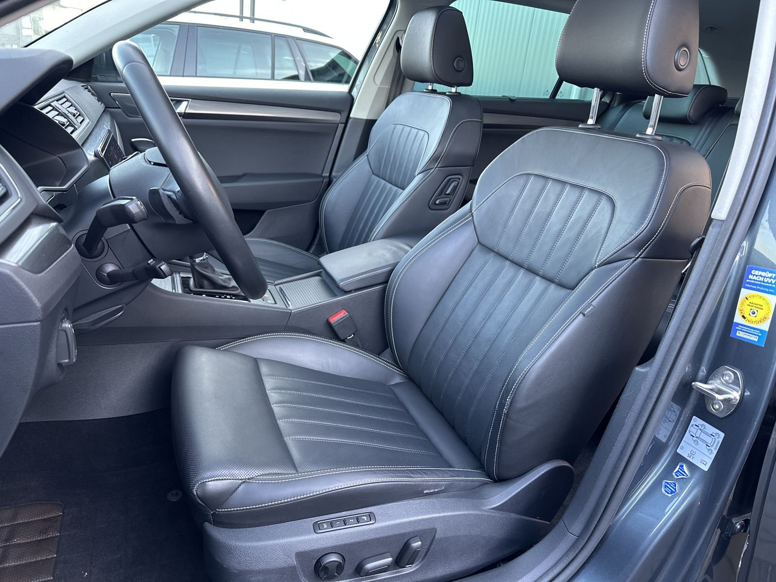 Fahrzeugabbildung SKODA Superb Combi 2.0 TDI DSG 4x4 NAV+LED+VCOCK+PANO