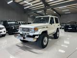 Toyota Land Cruiser BJ71 - Toyota Land Cruiser: Bj