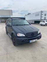 Mercedes-Benz ML 55 AMG AMG - Mercedes-Benz ML 55 AMG mit Benzin-Antrieb: Automatik