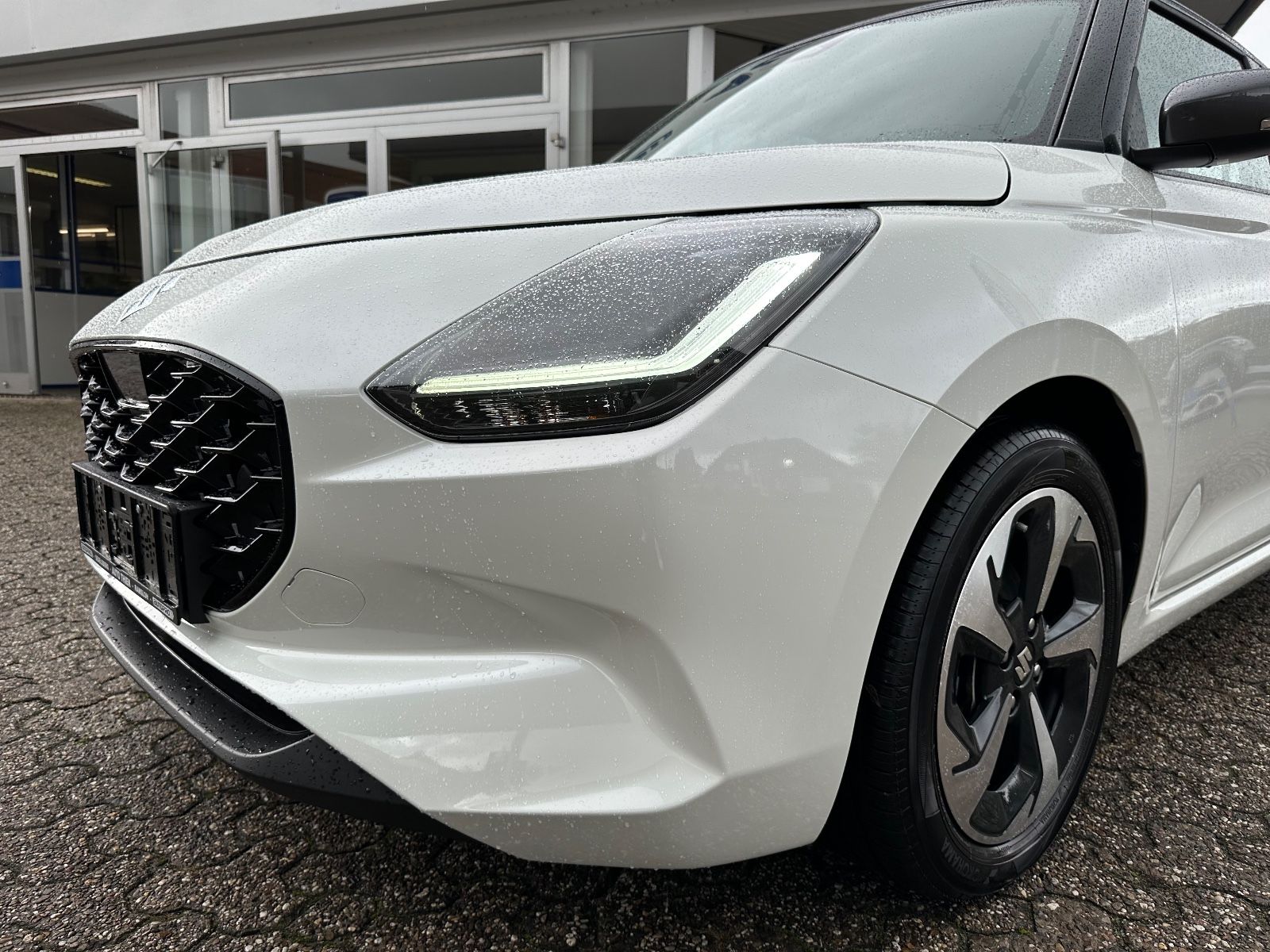 Fahrzeugabbildung Suzuki Swift 1.2 Dualjet Hybrid Comfort+ ACC/Navi/LED