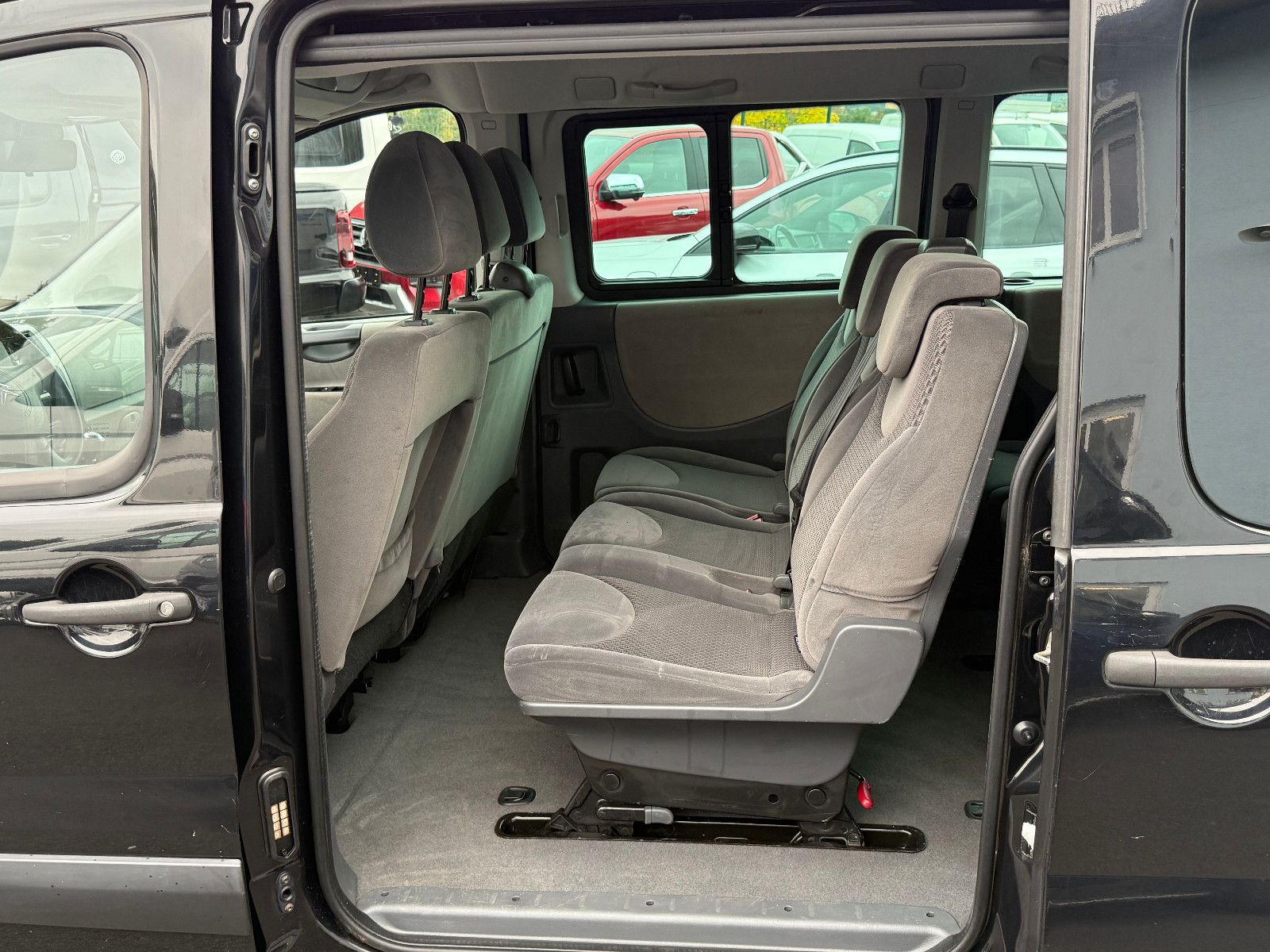 Fahrzeugabbildung Citroën Jumpy HDi 125 FAP Confort L2 9-Sitzer AHK PDC