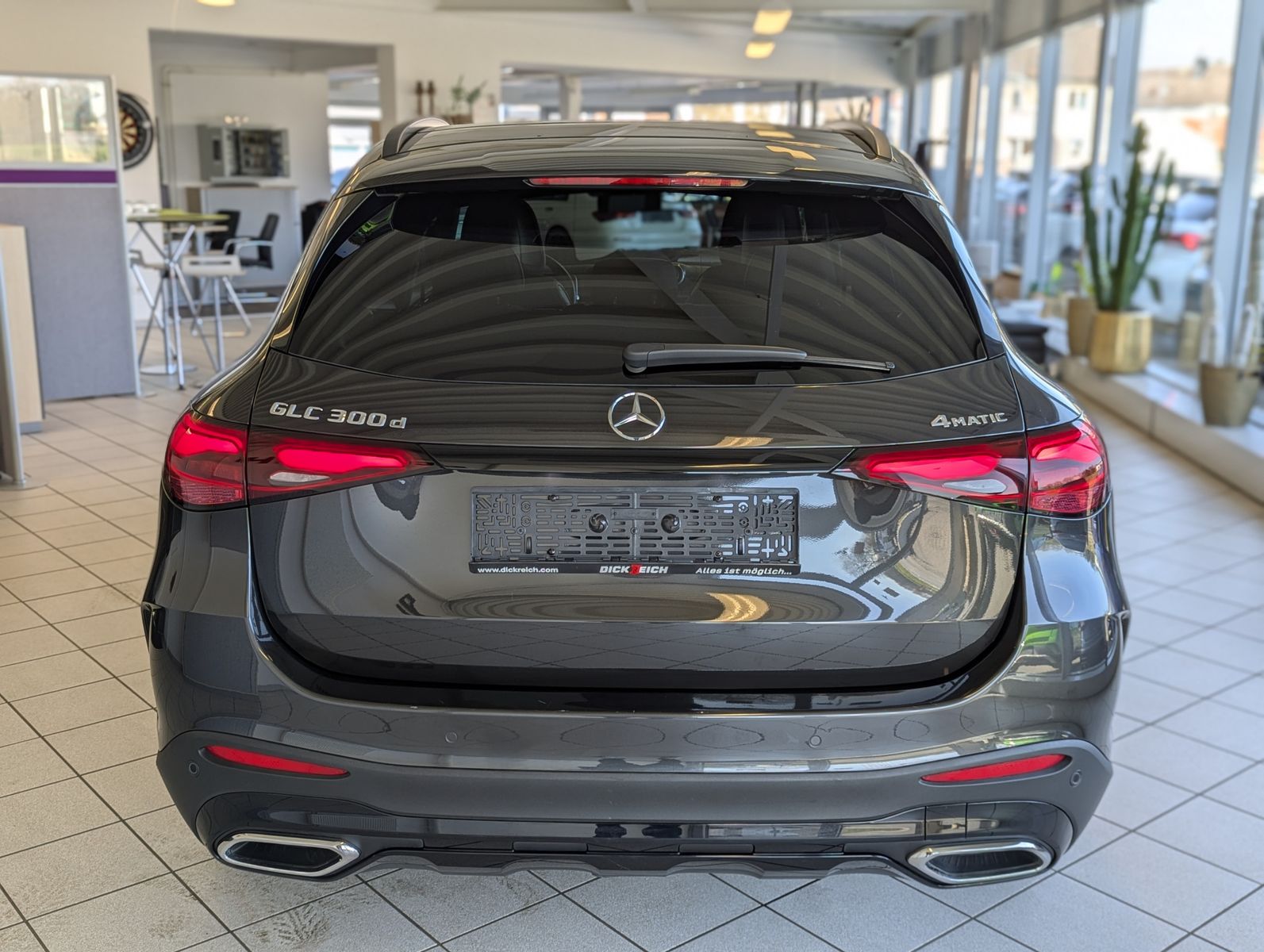 Fahrzeugabbildung Mercedes-Benz GLC 300 d 4M AMG Pano Digital-Light ACC AHK 20"