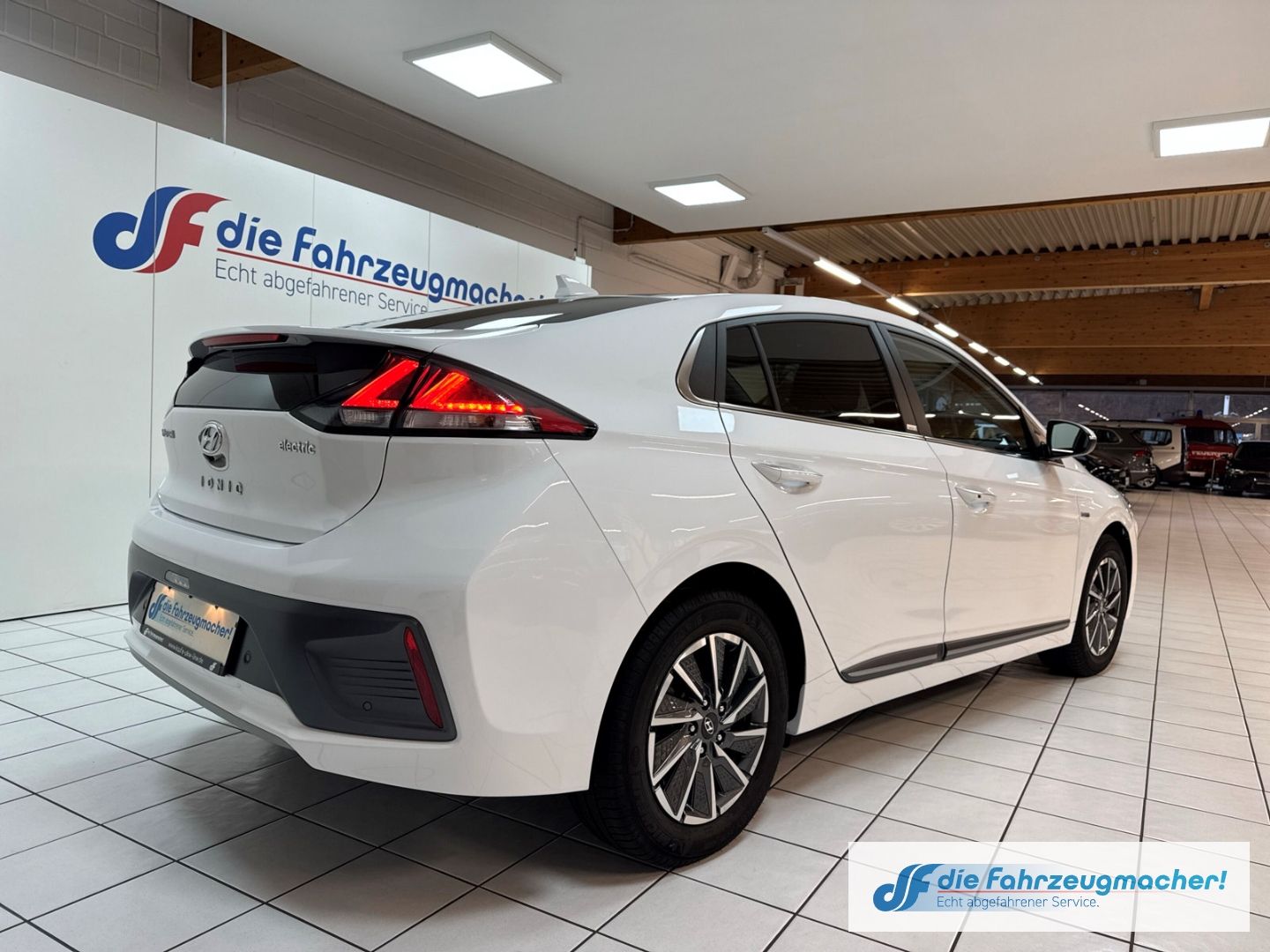 Fahrzeugabbildung Hyundai IONIQ Style Elektro Navi Soundsystem LED ACC App