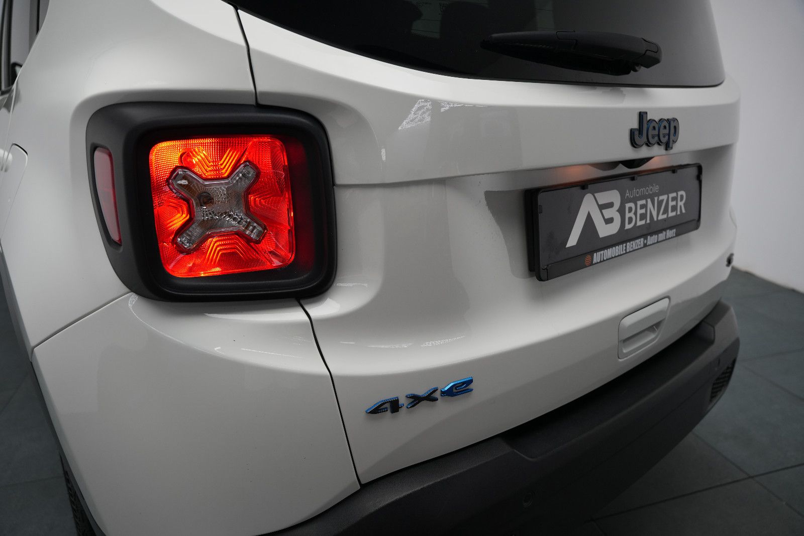 Fahrzeugabbildung Jeep Renegade S Plug-In-Hybrid 4xe *Panorama*Navi*SHZ