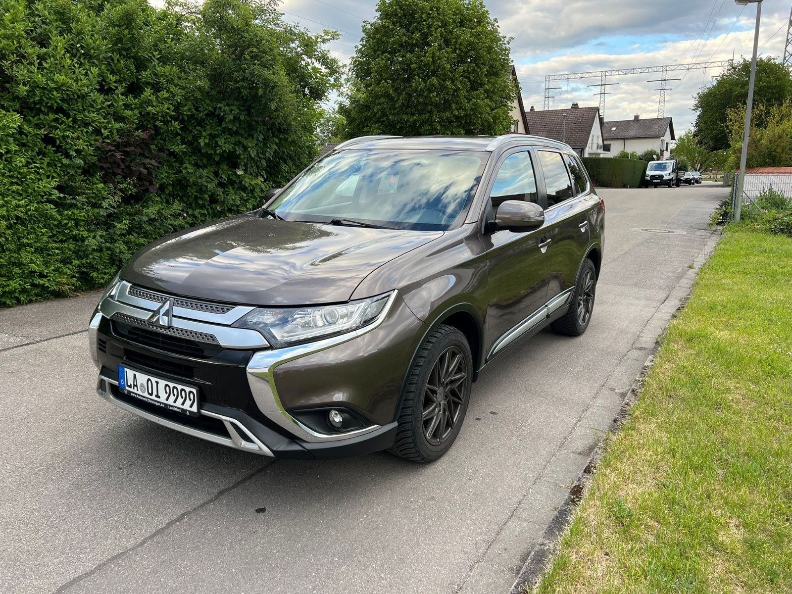 MITSUBISHI Outlander