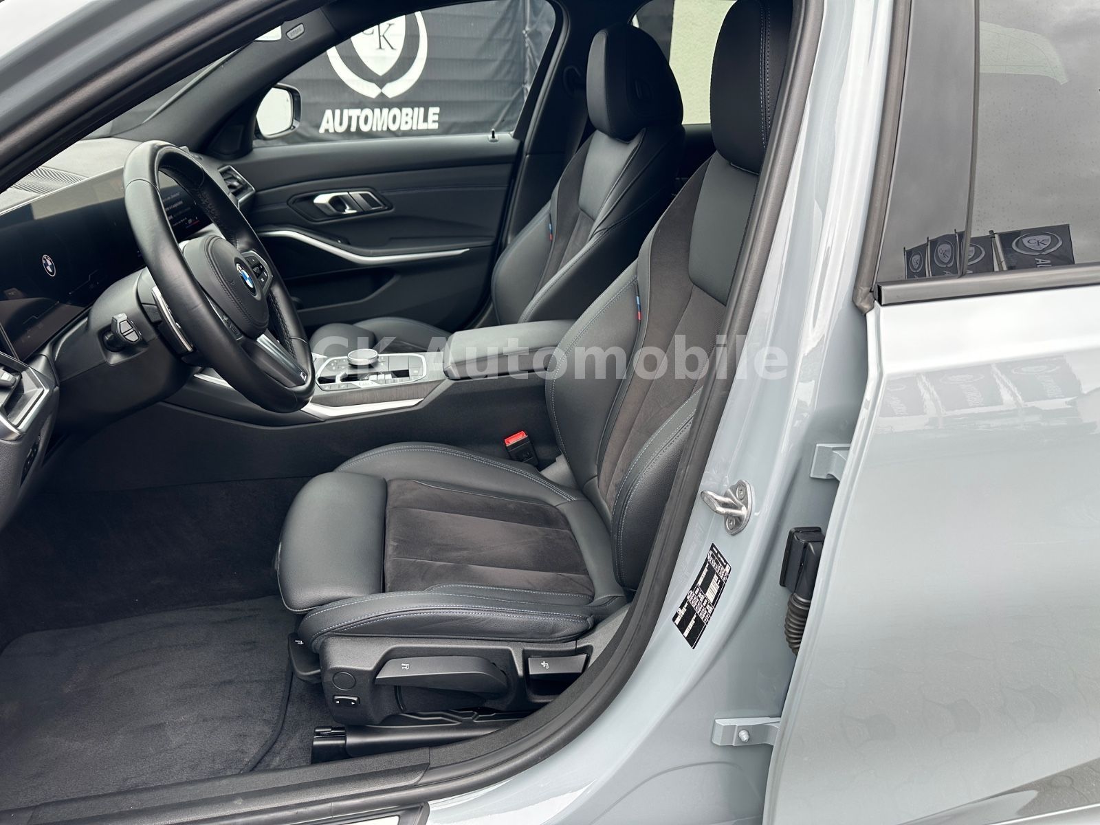 Fahrzeugabbildung BMW 320 d Touring M Sport/Navi/HeadUp/Kamera/LED