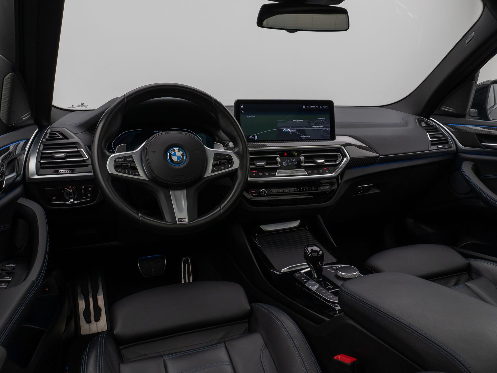 Fahrzeugabbildung BMW X3 xD30e M Sport Panorama Kamera HUD DAB H/K 21"