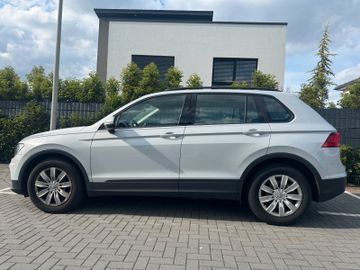 Volkswagen Tiguan - 1