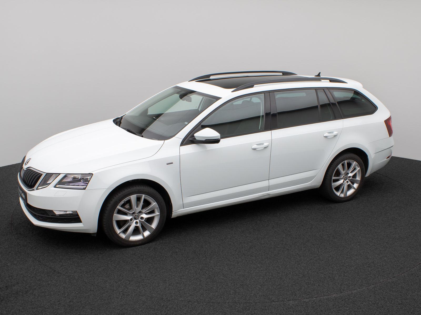 Fahrzeugabbildung SKODA Octavia Combi Clever 4x4 Aut. Panorama AHK 8Fach