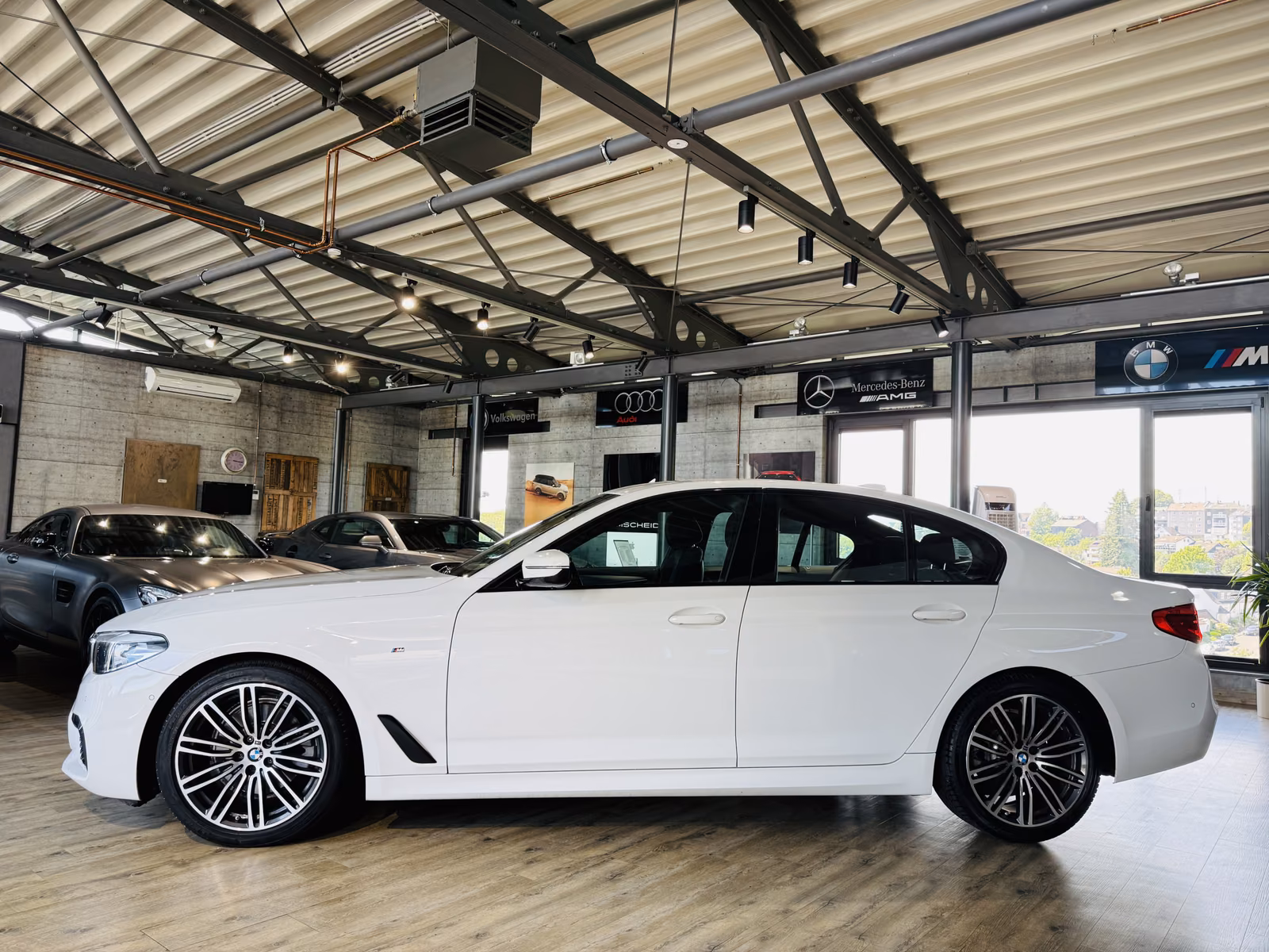 BMW 520 i M Sport*1.HAND*KAMERA*NAVI*DAB+