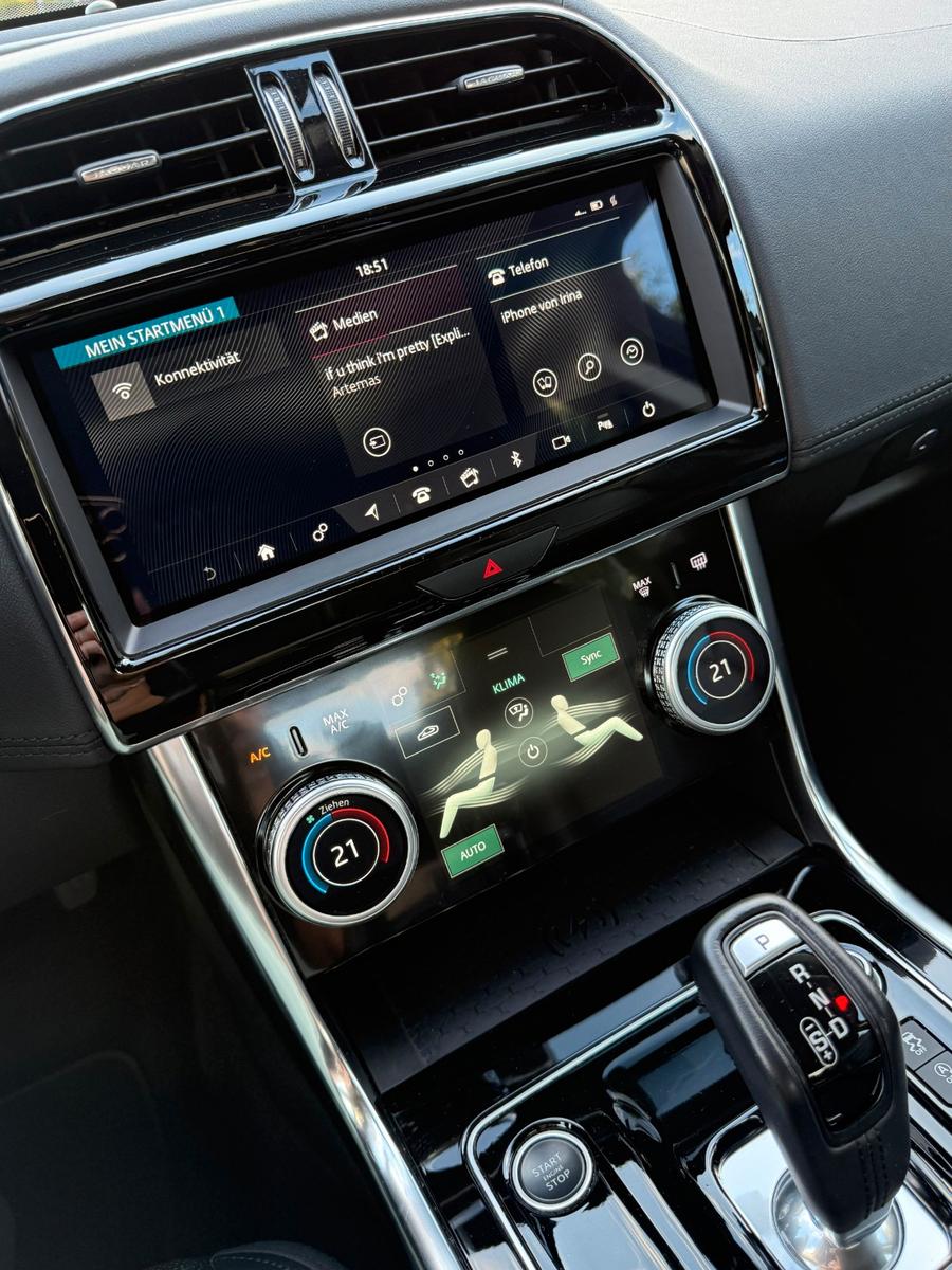 Jaguar XE P250 S 