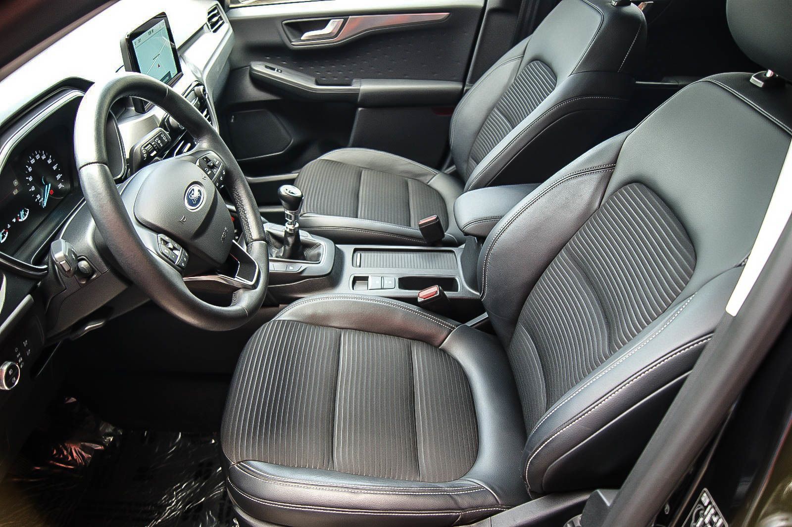 Fahrzeugabbildung Ford Kuga 1.5i Titanium X PARKASSYST KAMERA ACC LED