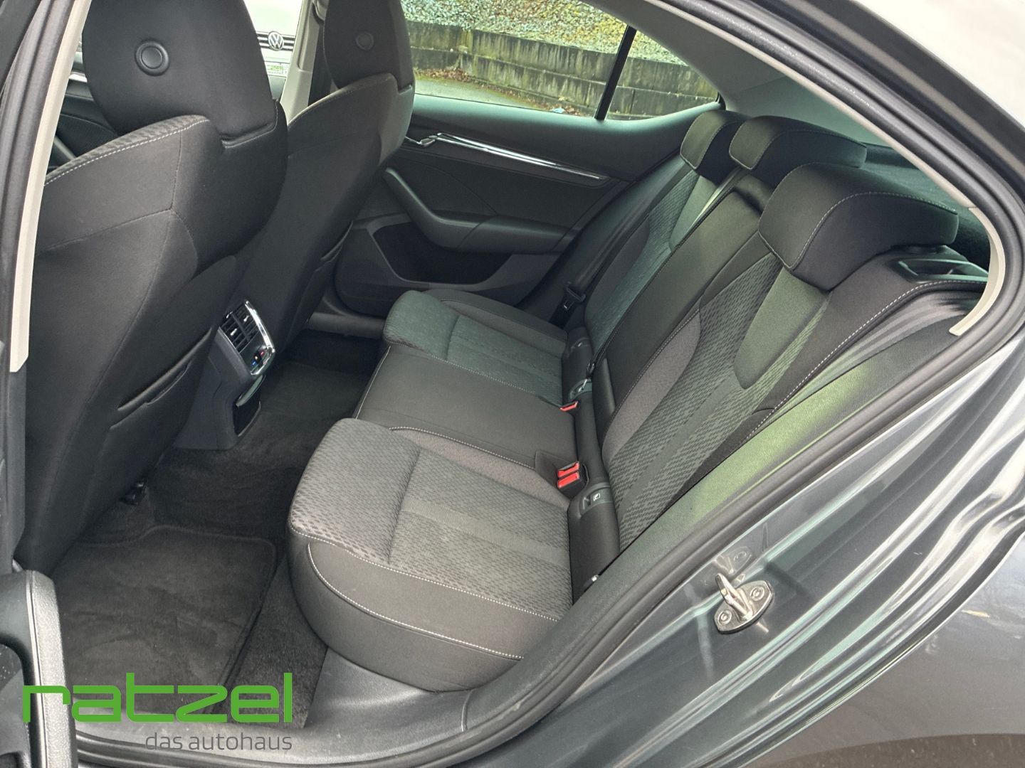 Fahrzeugabbildung SKODA Octavia 2.0 TDI DPF Style Kamera Navi ACC LED La