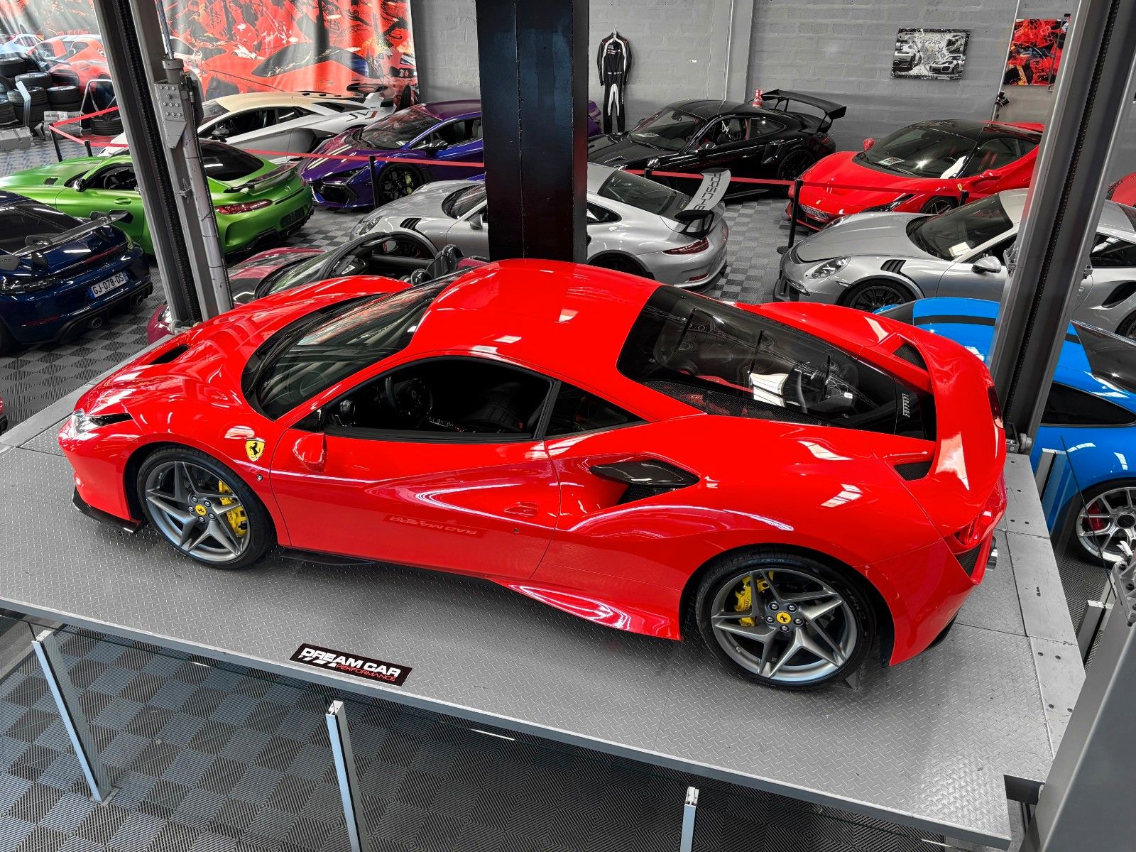 Ferrari F8 - rosso scuderia - ppf - display imagem 3