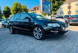 Volkswagen Passat 2.0 FSI Individual Navi DVD Leder PDC SHZ - Volkswagen Passat aus 2008: Kombi