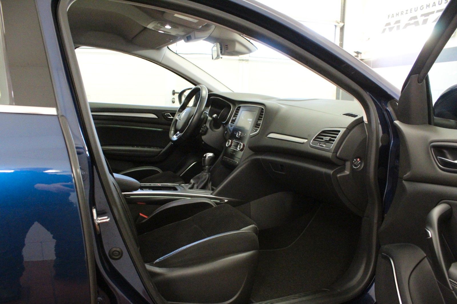 Fahrzeugabbildung Renault Megane ENERGY TCe 130 Intens/*Winterräder