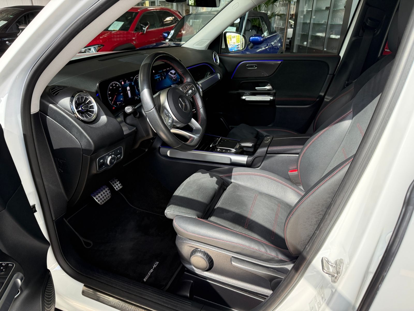 Fahrzeugabbildung Mercedes-Benz GLB 250 AMG Line LED MBUX HIGH NAV RFK 19"