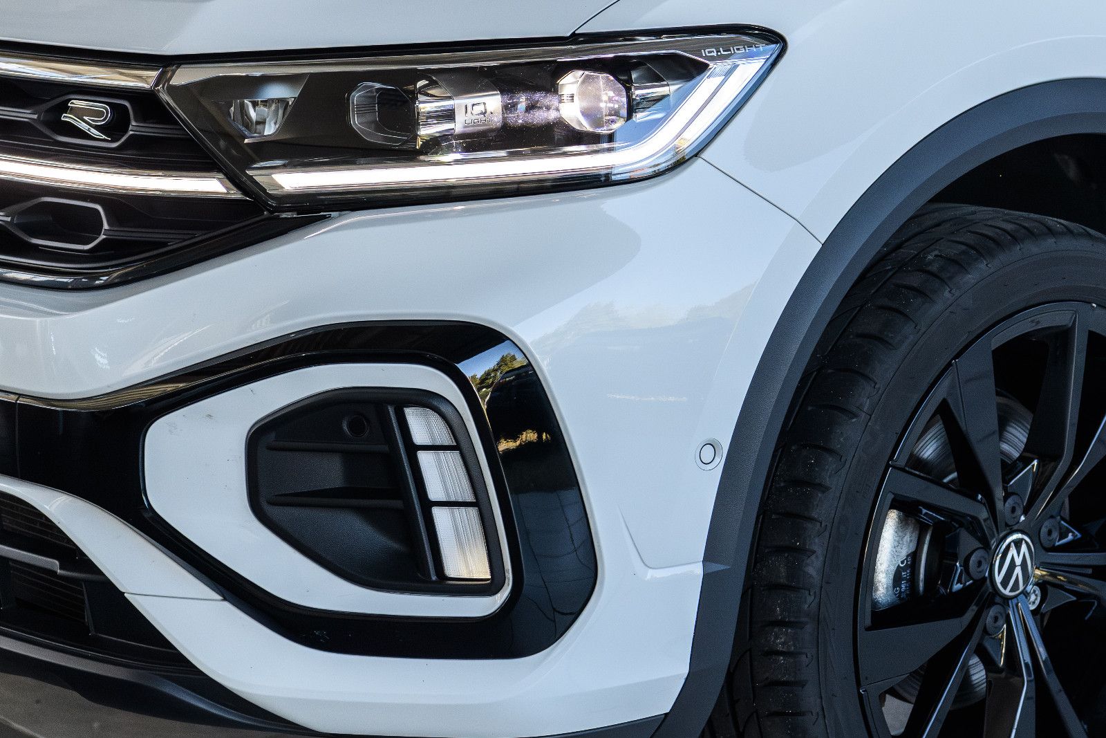 Fahrzeugabbildung Volkswagen T-Roc R-Line ALLRAD+LEDER*AHK*LED*NAVI*RFK*IQ