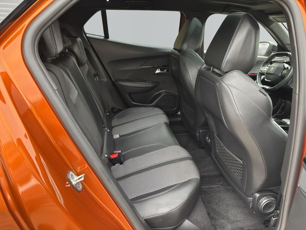 Peugeot 2008 GT 1.2 PureTech El. Panodach Navi Digitales